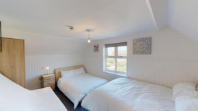 j kyns 6 bedrooms house all ensuite, 9 beds, 6 x doubles beds, 3x singles beds, sleeps 9-15 people